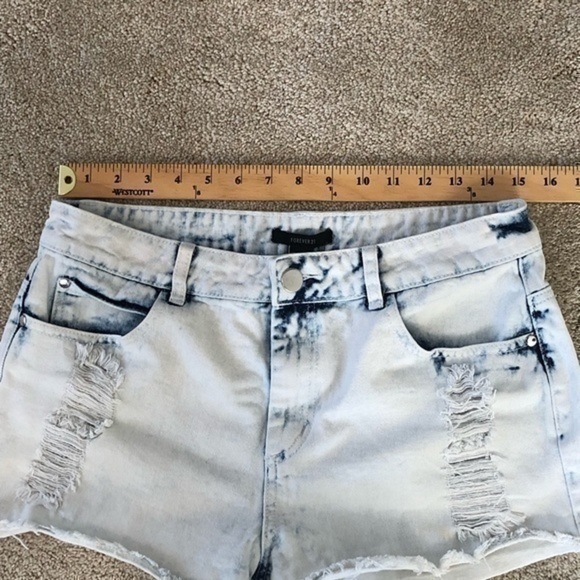 Forever 21 Distressed bleach washed denim frayed shorts junior size 30 - Picture 5 of 9